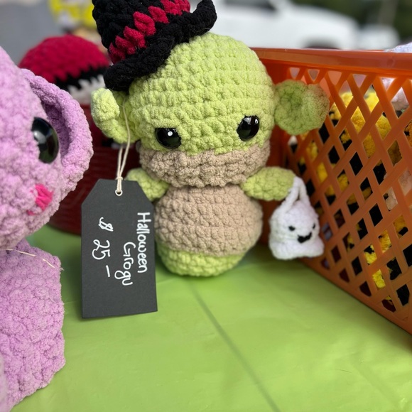 NWOT Unhinged Crochet Handcrafted Crochet Hats, Bats, This & Thats - Picture 11 of 16